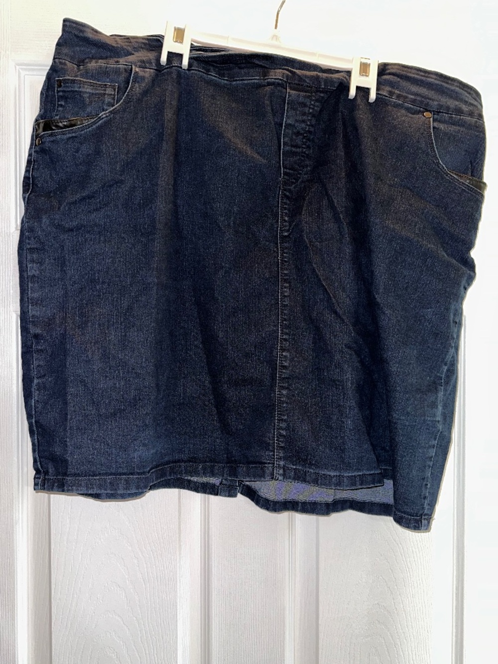 Reitmans Jeans Plus 22 Dark Denim Skirt with Pocket Detailing and Back Split